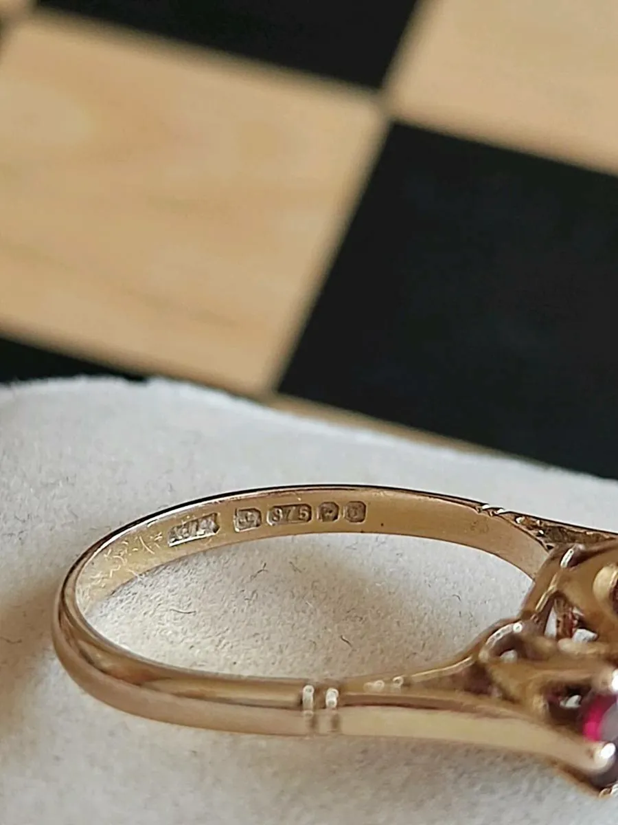 Vintage 9 CT Gold Garnet ring from 1958 - Image 4