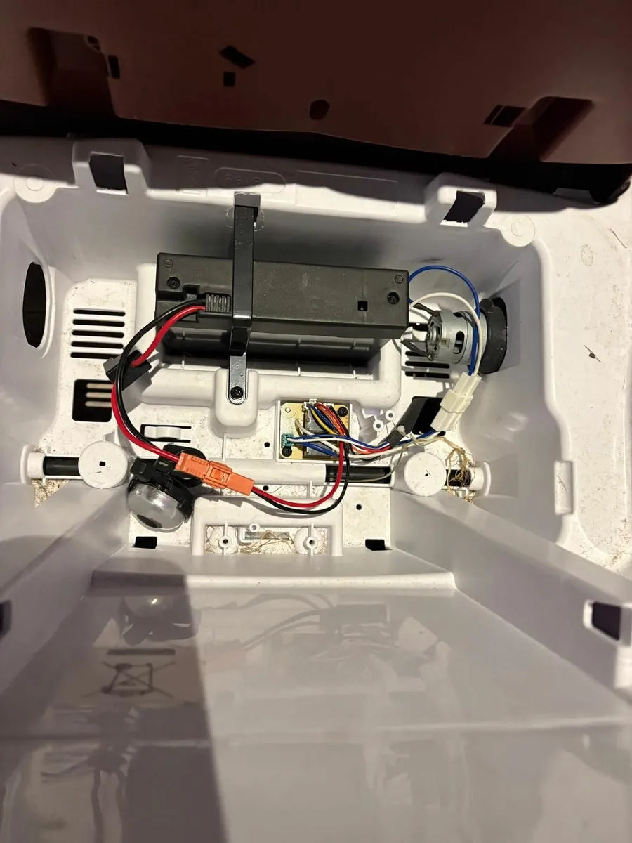 Child's Electric Garda Car - Image 4