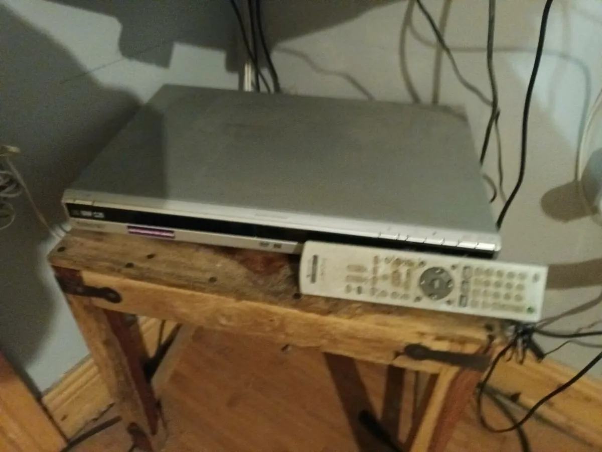 DVD PLAYER AND 500+ DVDS all in perfect condition - Image 1