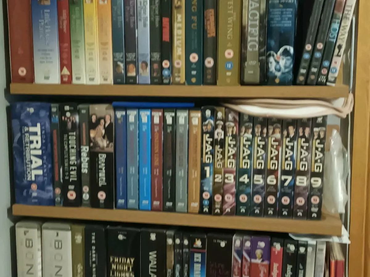 DVD PLAYER AND 500+ DVDS all in perfect condition - Image 3