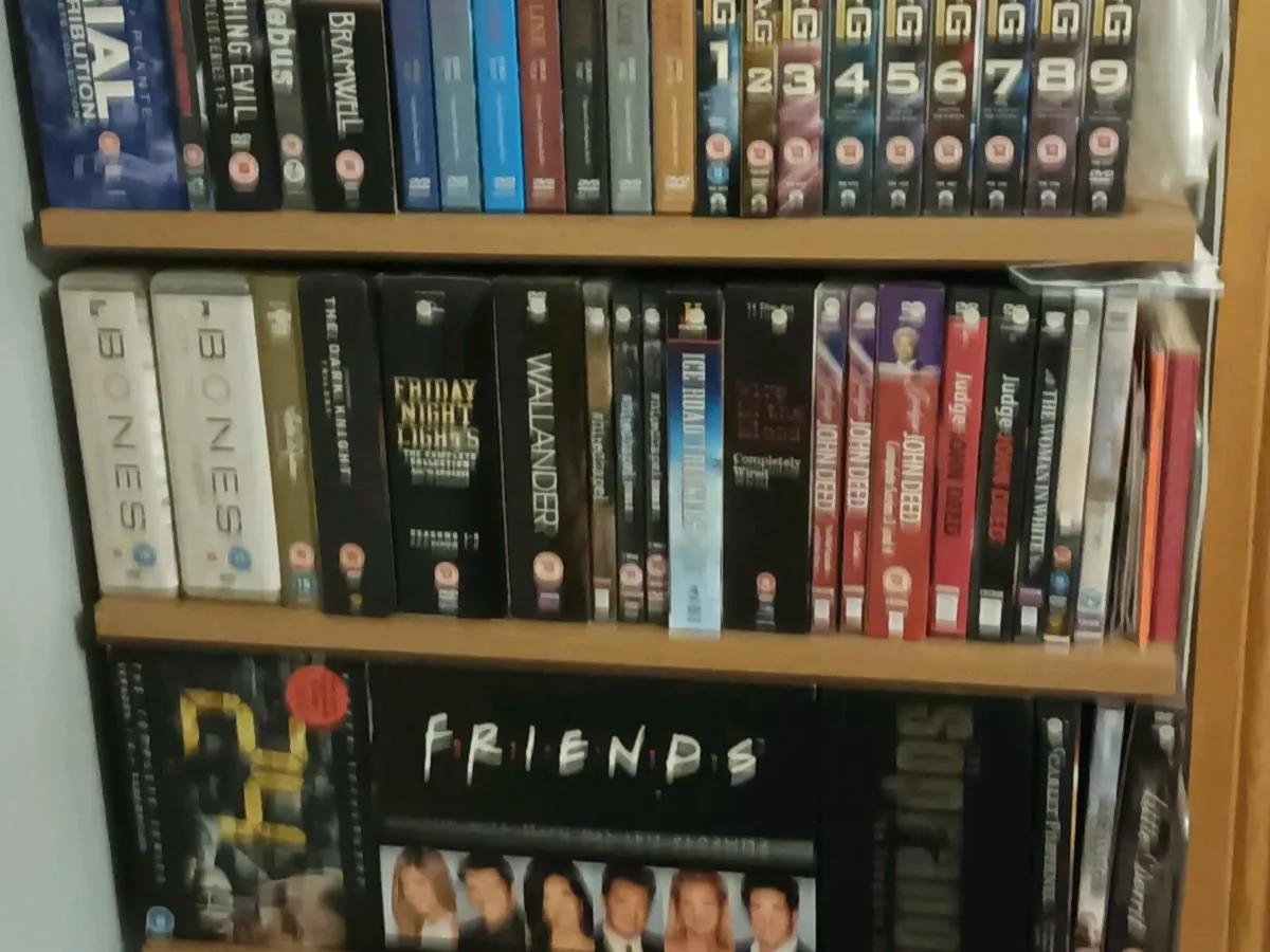 DVD PLAYER AND 500+ DVDS all in perfect condition - Image 4