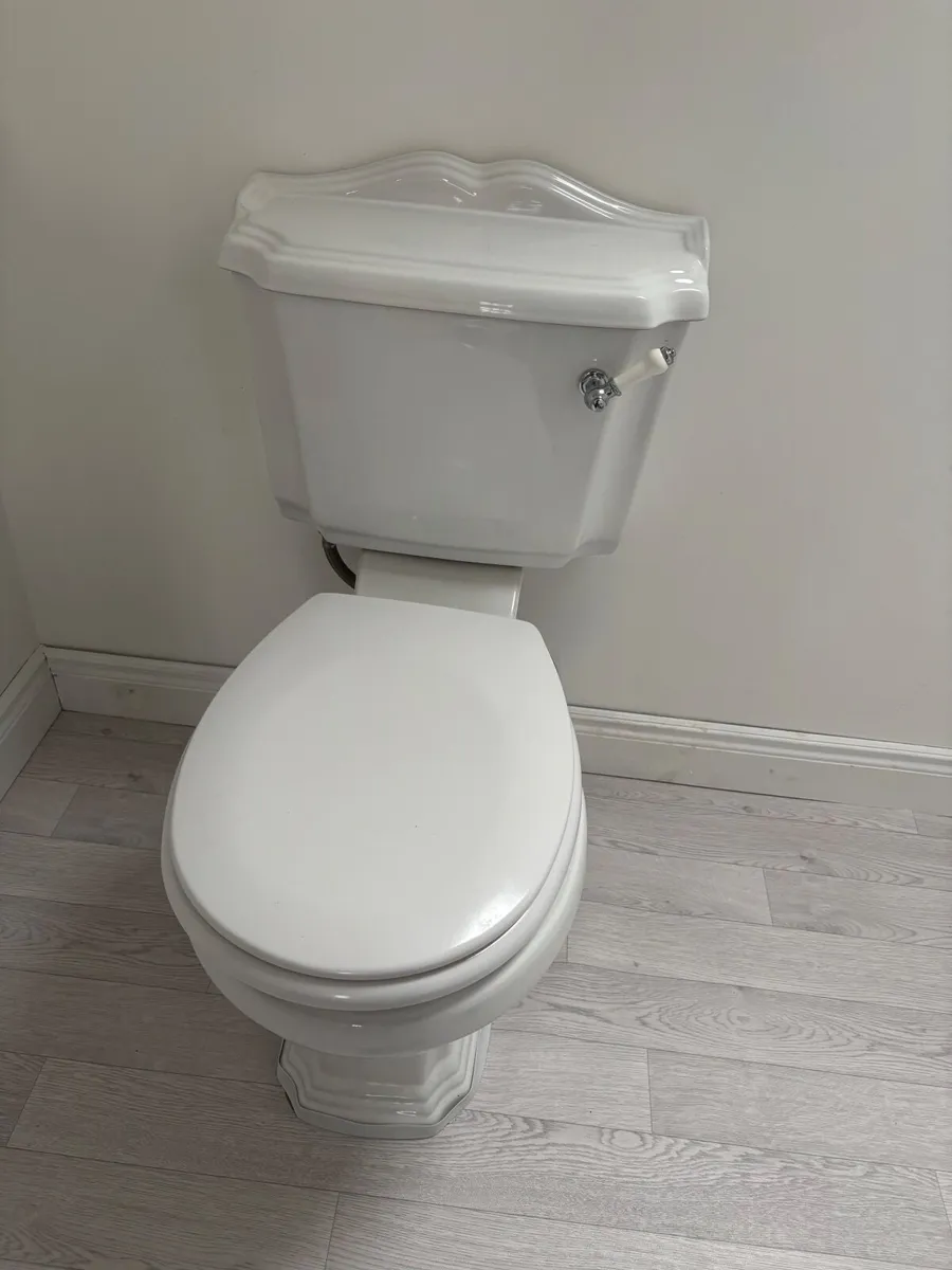 English Balmoral Bathroom suite - Image 2