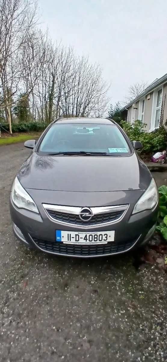 Opel Astra 2011 - Image 2