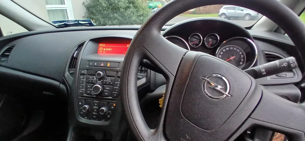 Opel Astra 2011 - Image 4