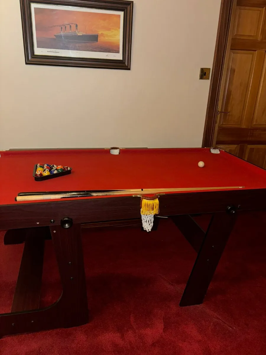 Pool table - Image 1