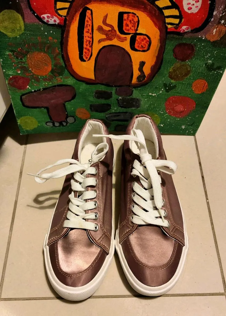 Mauve Satin Sneakers – New Look 915 Generation – E - Image 1