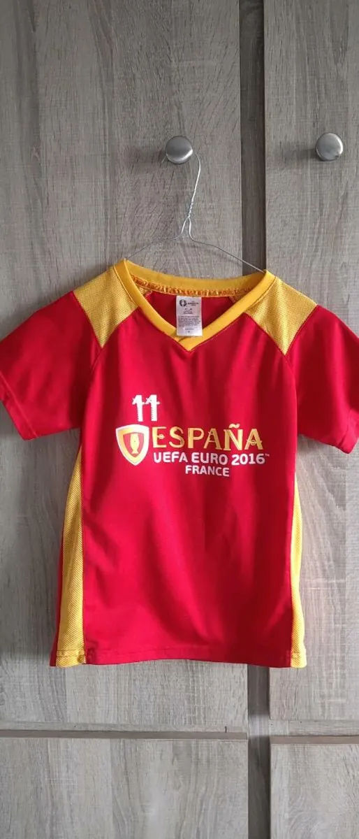 Limited edition 8 years old Spanish t shirt footba - Image 1