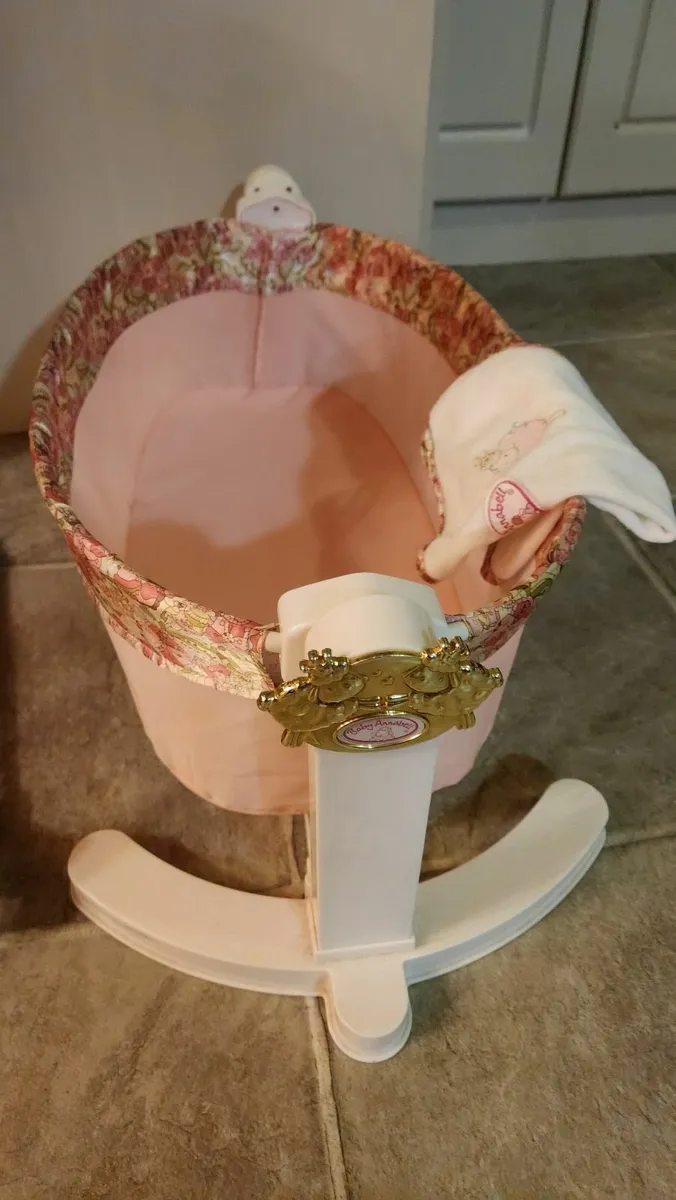 Doll high chair and rock crib - Image 3