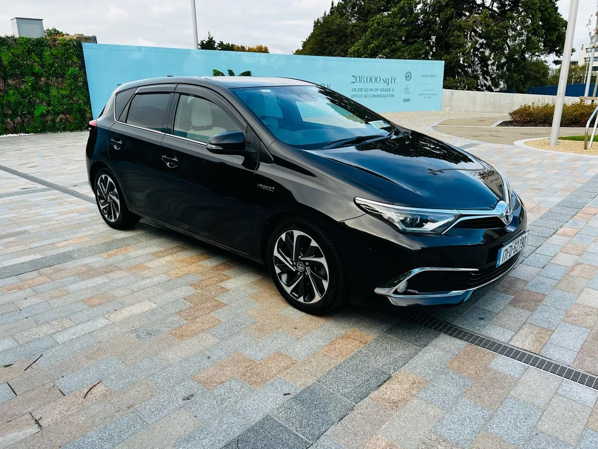 Toyota Auris Hybrid 2017 – G Model 1.8 Automatic - Image 1