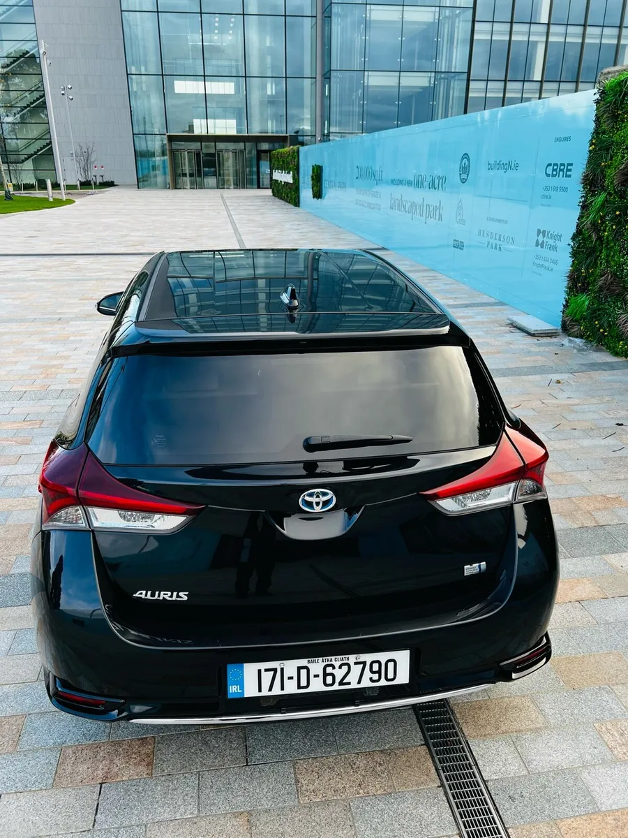 Toyota Auris Hybrid 2017 – G Model 1.8 Automatic - Image 3