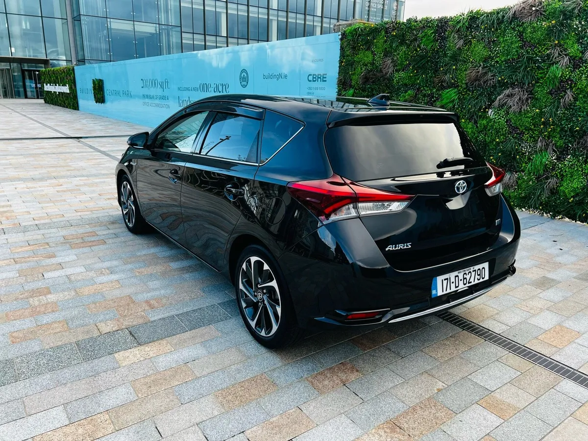Toyota Auris Hybrid 2017 – G Model 1.8 Automatic - Image 4