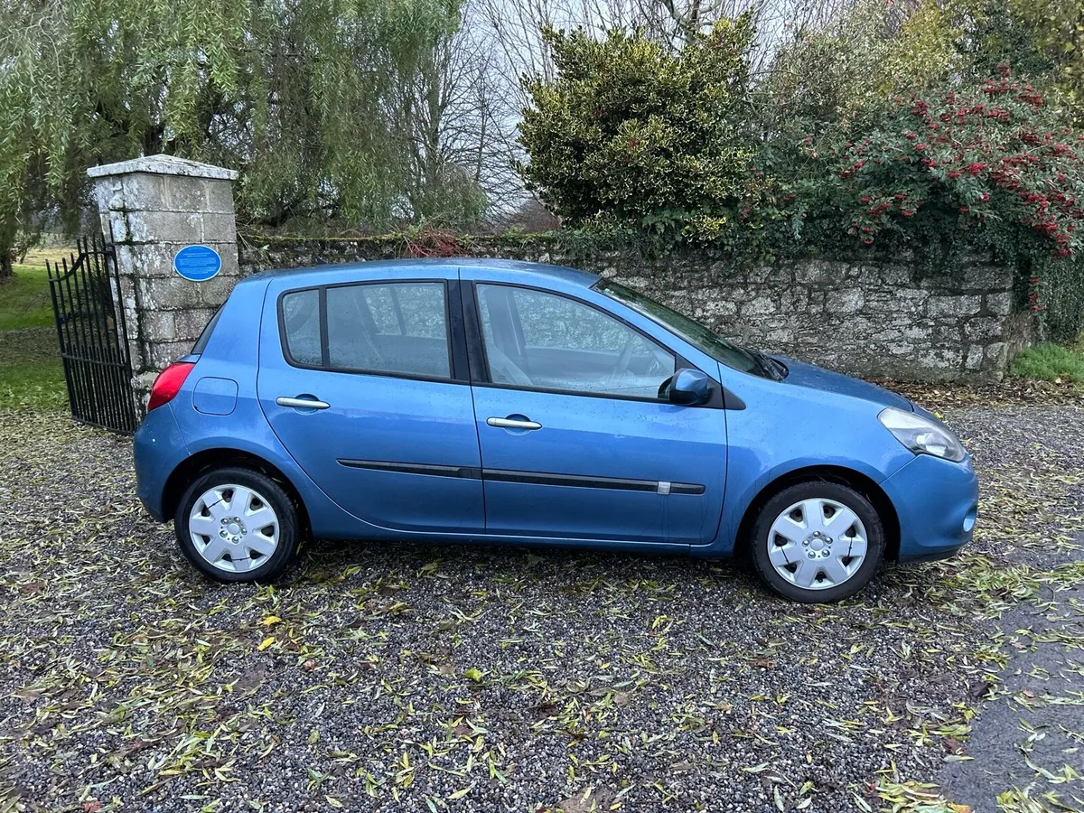 2011 Renault clio 1.2 petrol €2200 - Image 2