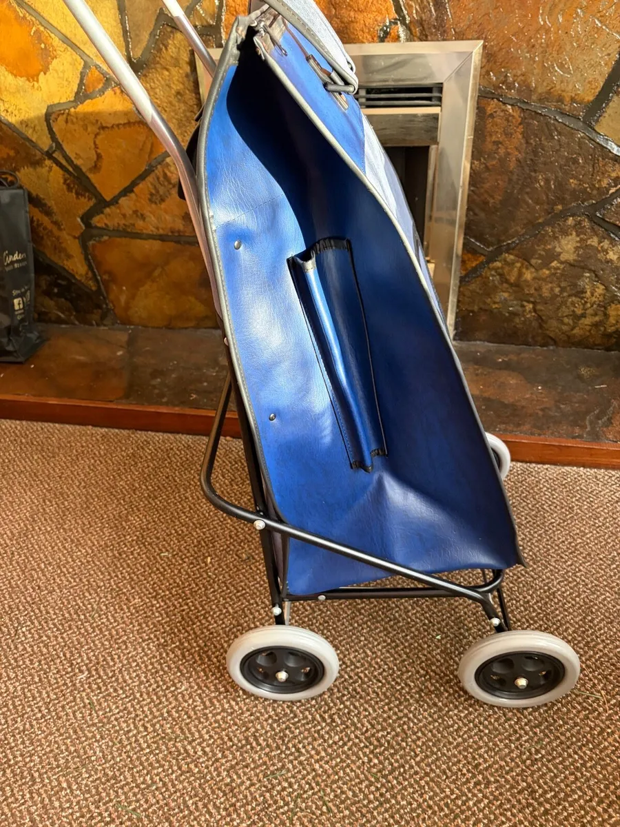 Shopping trolley with 4 wheels - Image 2
