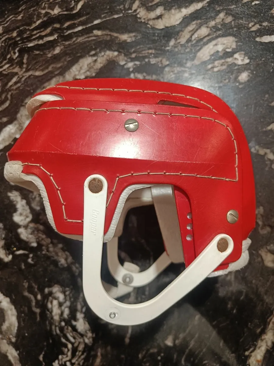 Red SK100 Cooper Hurling Helmet - Image 3