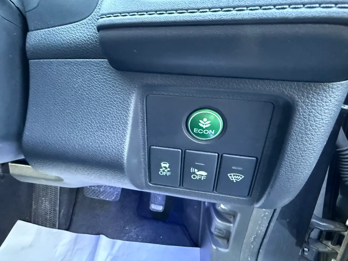 2015 Honda vezel 1.5 hybrid Auto,54k Miles - Image 4