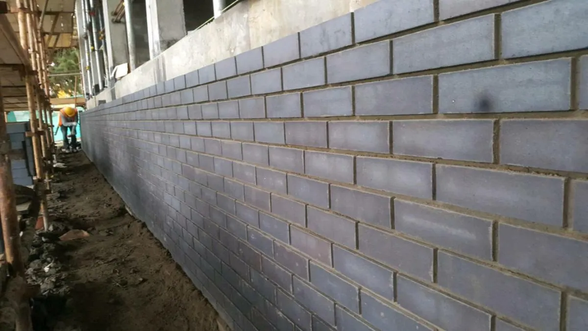 Bricklaying contractor available - Image 1