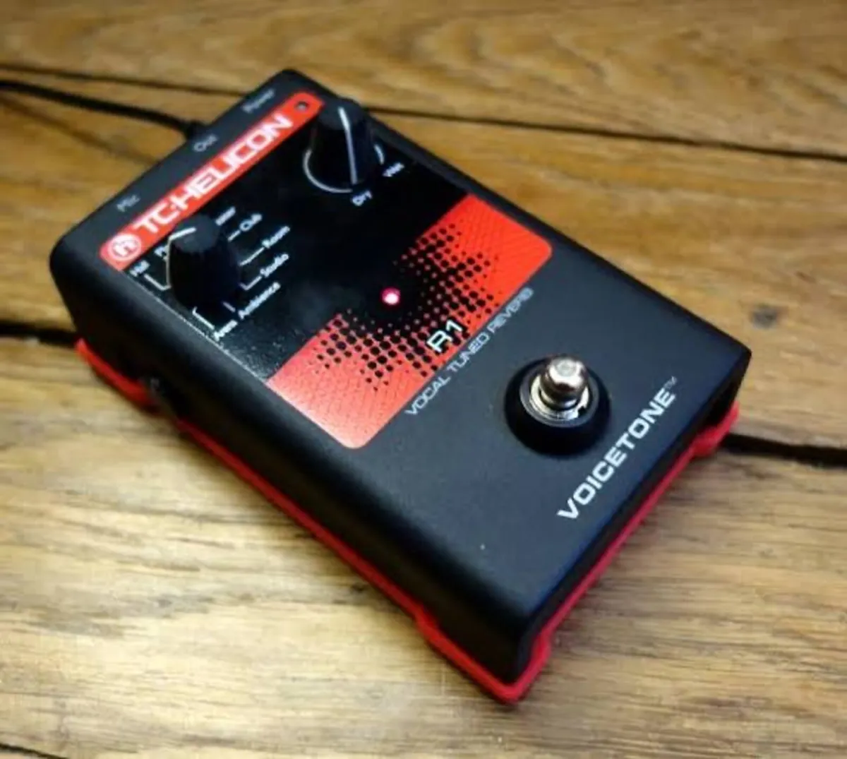 TC Helicon R1 vocal processor pedal - Image 1
