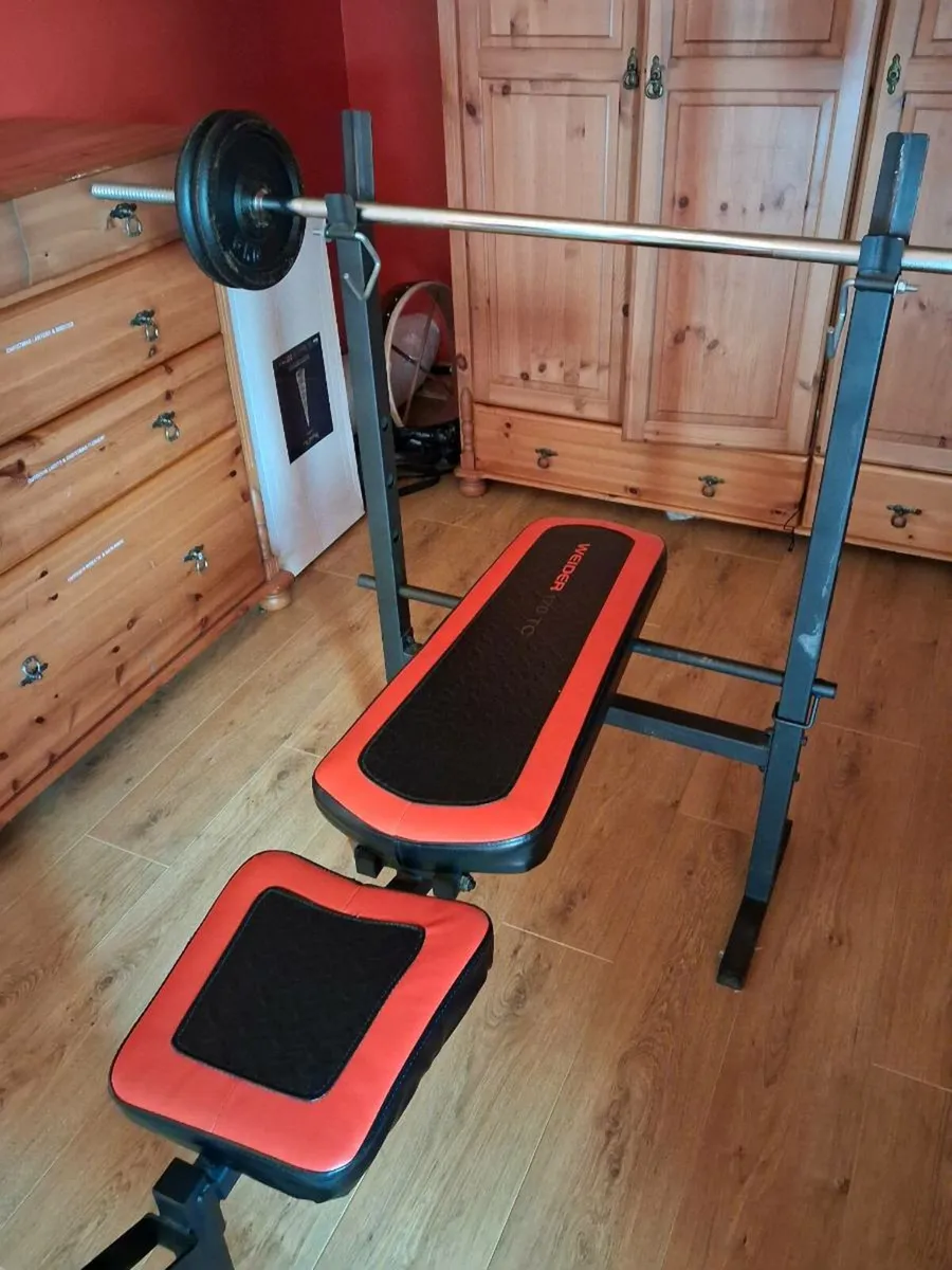 Bench press and weights - Image 1
