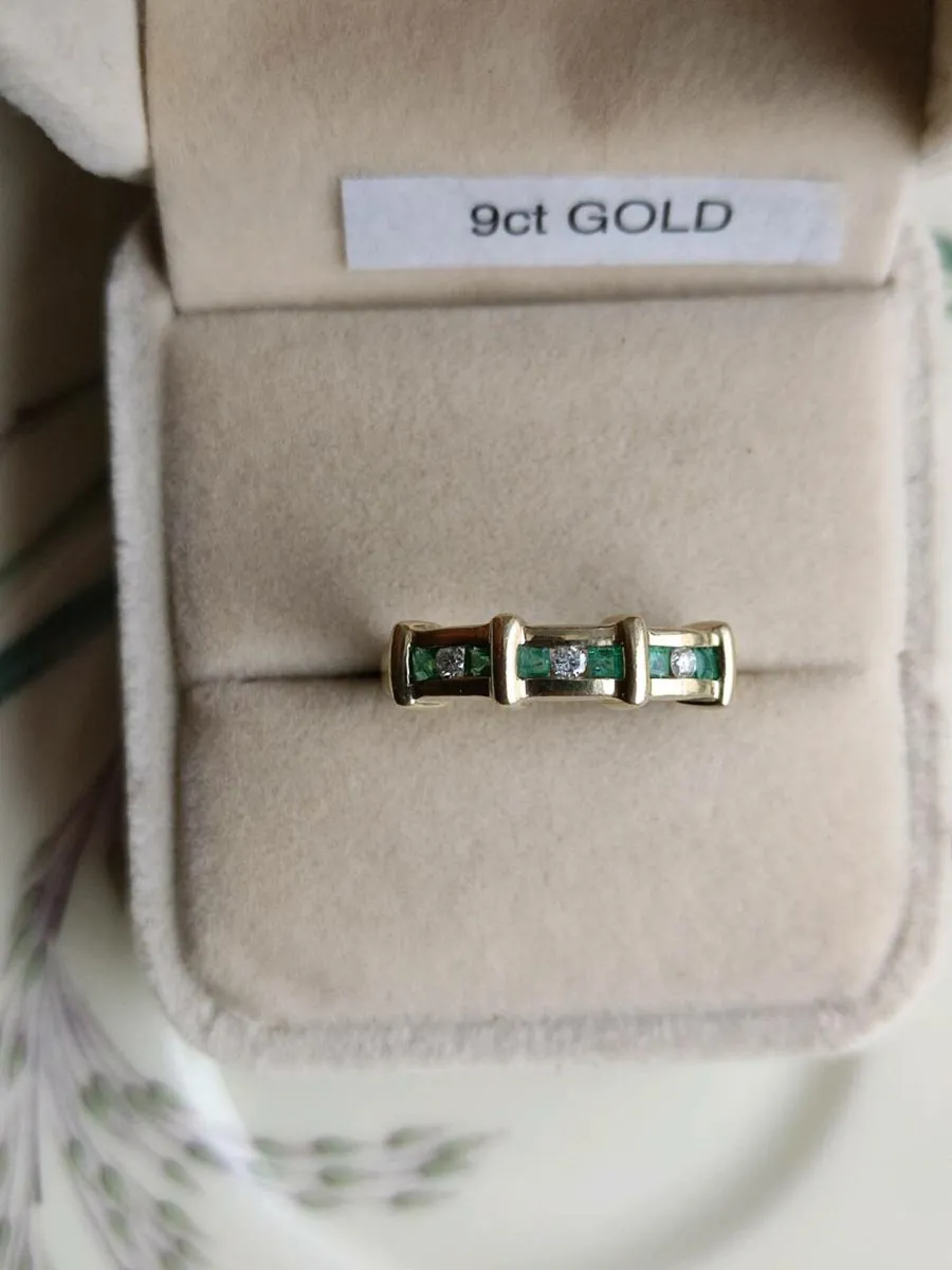 9 CT Gold Diamonds Emerald ring - Image 1