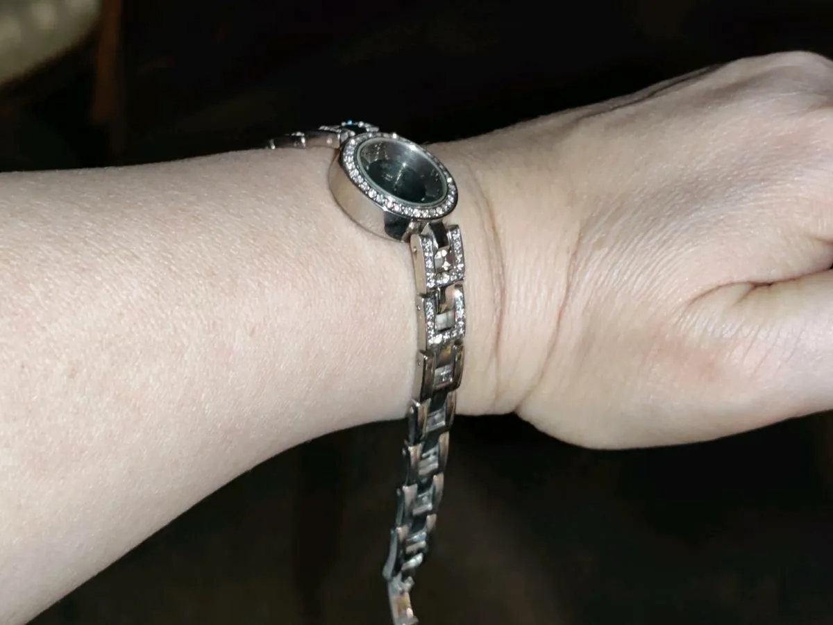 GLITTERY VIP, Ladies Designer 8"Long Dress Watch ! - Image 2