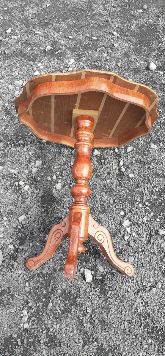 Small coffee / wine table - Image 1