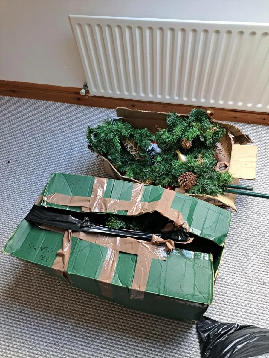 Joblot of christmas tree and decorations - Image 1