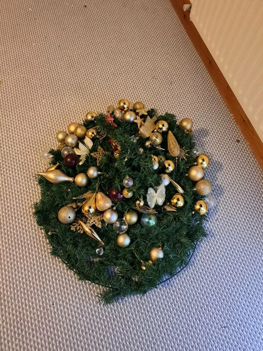 Joblot of christmas tree and decorations - Image 2