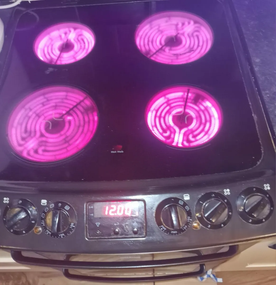 Zanussi cooker working perfect free delivery - Image 1