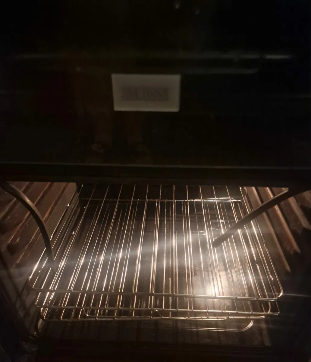 Zanussi cooker working perfect free delivery - Image 4