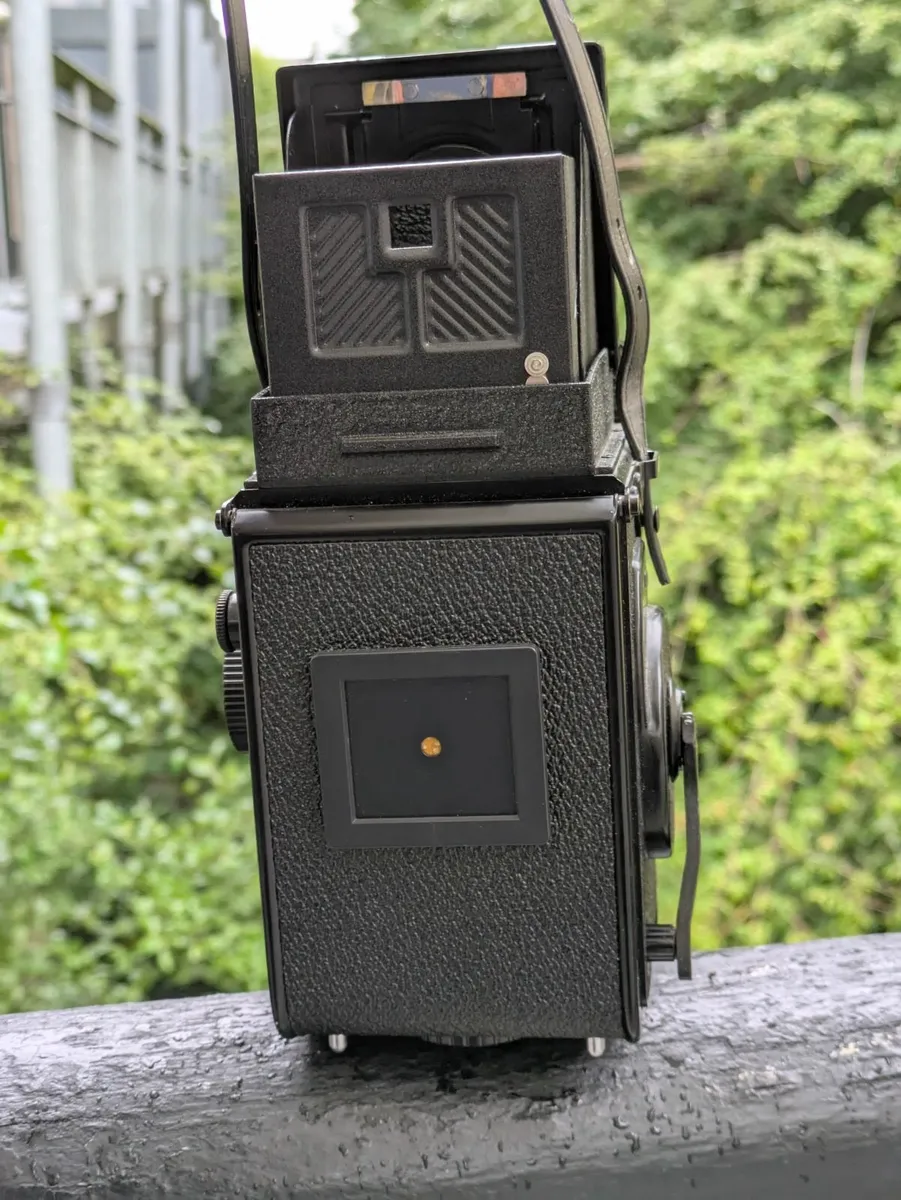 Yashica-Mat 124G 6x6 medium format filmTLR camera - Image 4