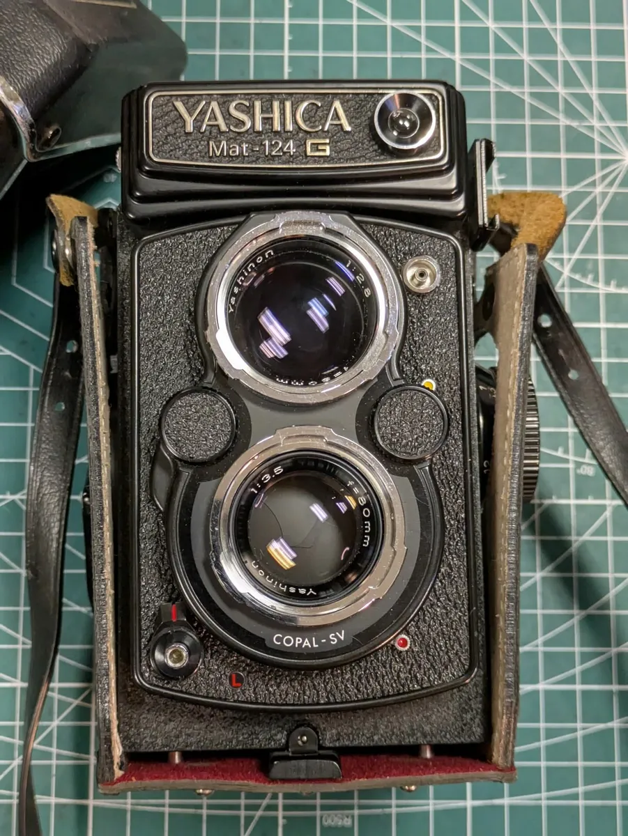 Yashica-Mat 124G 6x6 medium format filmTLR camera - Image 1