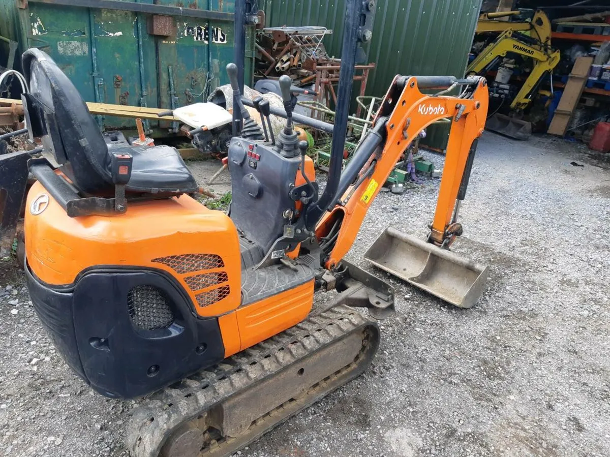 Mini digger very good condition - Image 1