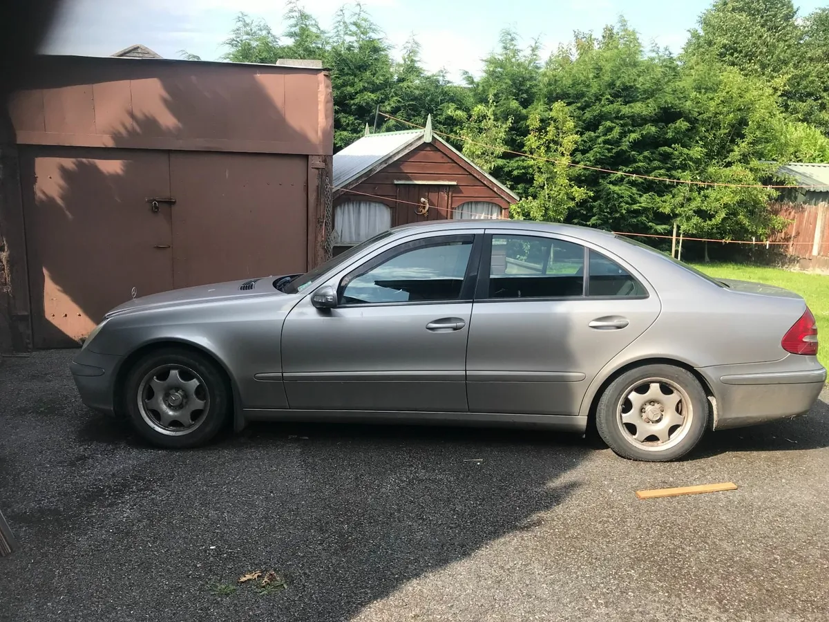 Mercedes-Benz E-Class 2006 - Image 2