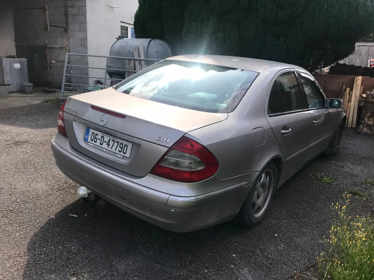 Mercedes-Benz E-Class 2006 - Image 3
