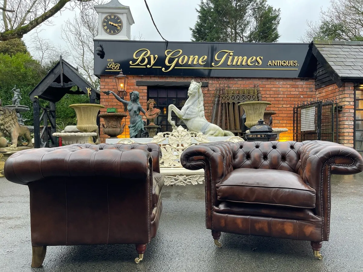 Matching Chesterfield club chairs 🎄🎄 - Image 3