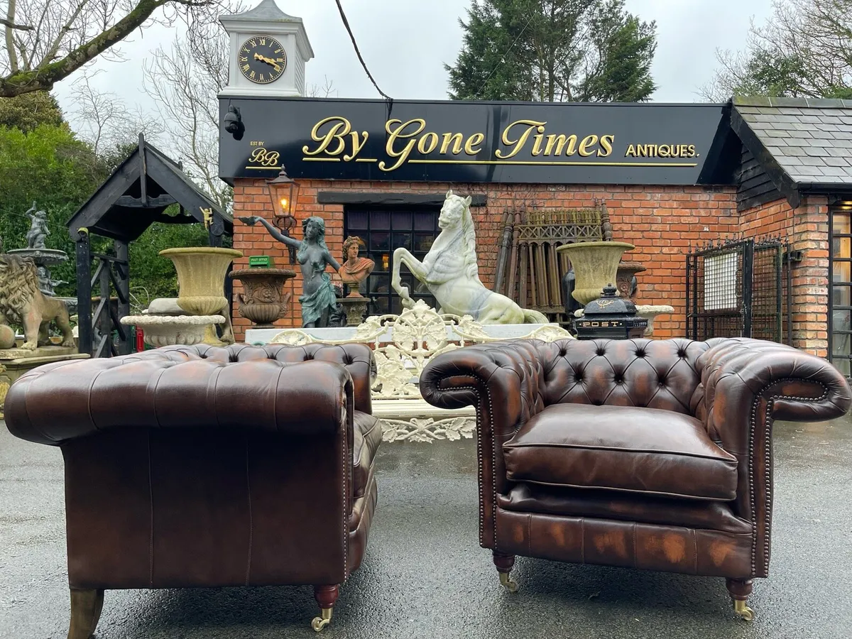 Matching Chesterfield club chairs 🎄🎄 - Image 4
