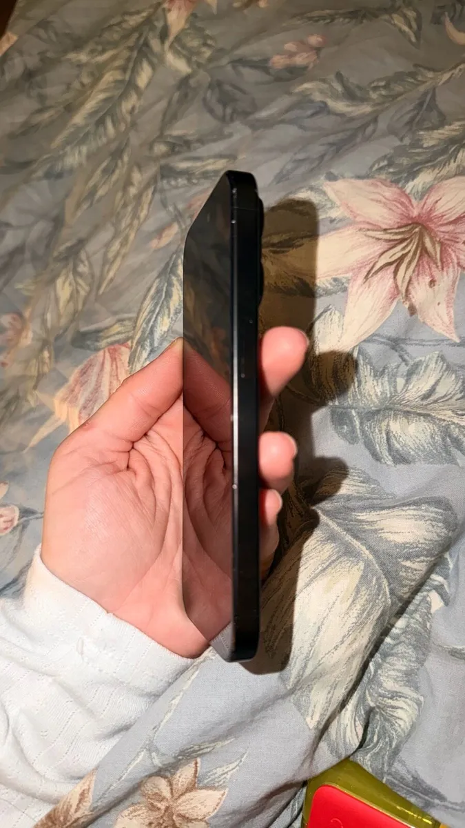 iPhone 15 Pro - Image 3