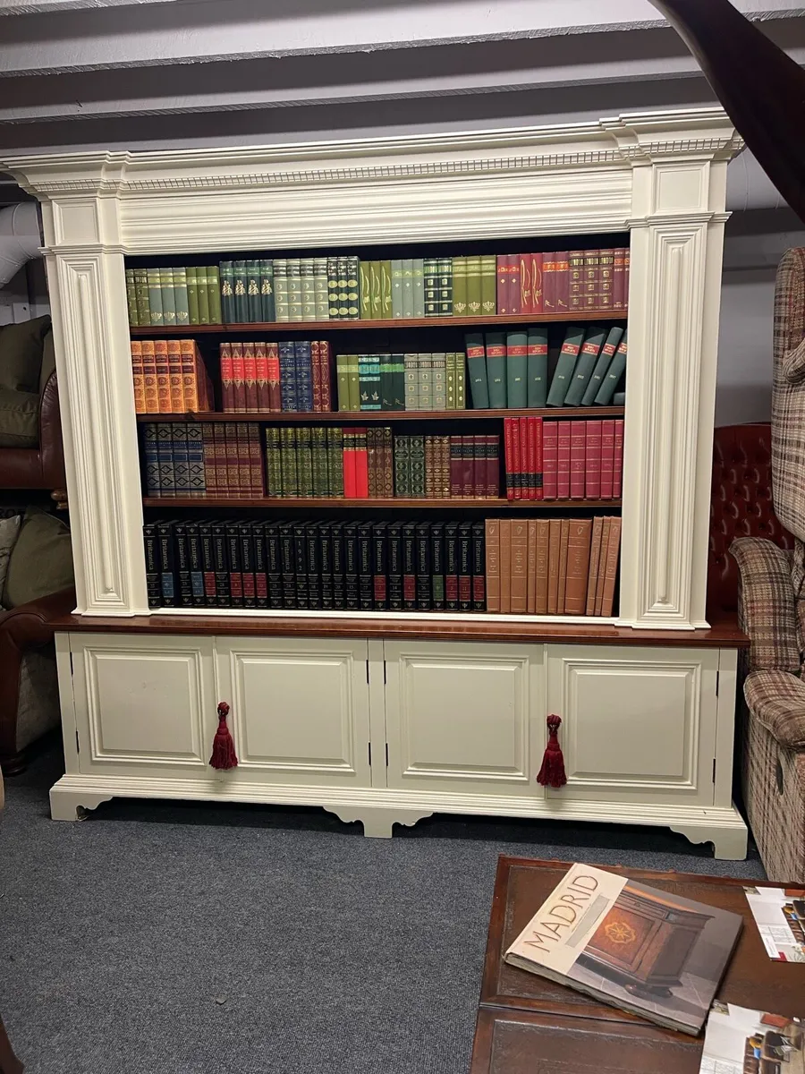 Hand made book case 🎄🎄🎄 - Image 1