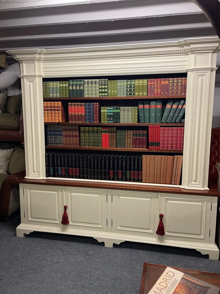 Hand made book case 🎄🎄🎄 - Image 3