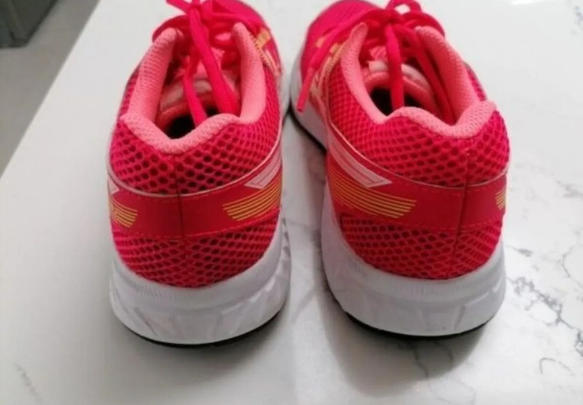 Asics Runners (Size 4) & Jacket (9-10) - Image 4