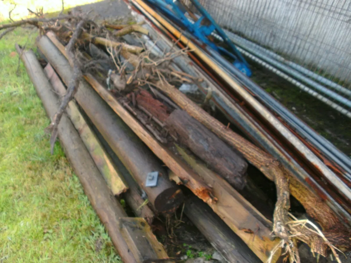 Free timber, firing or corner esb post - Image 1