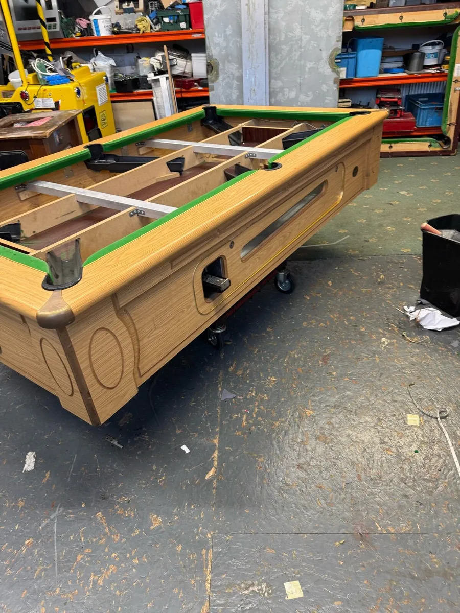 Pool table - Image 1