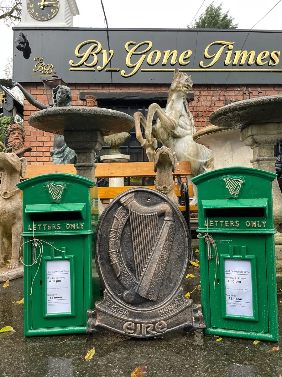 Irish post box building into wall 🎄🎄 - Image 4
