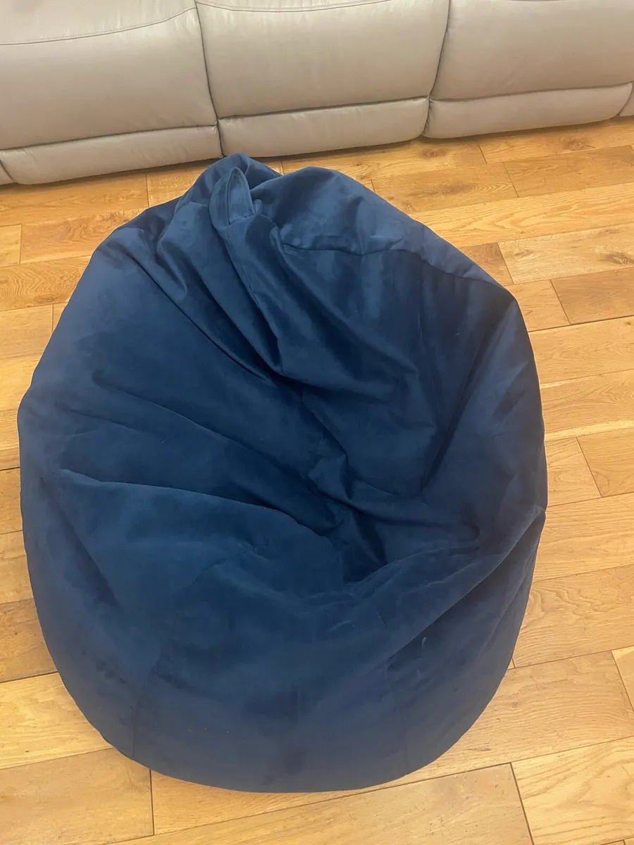 Velvet blue bean bag - Image 1