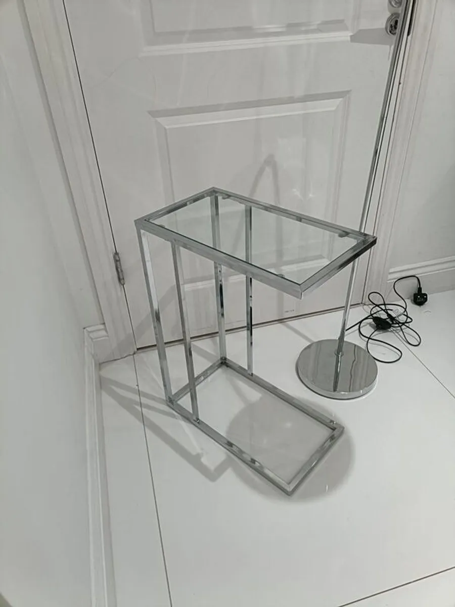 Chrome arc floor lamp with matching sofa table - Image 2