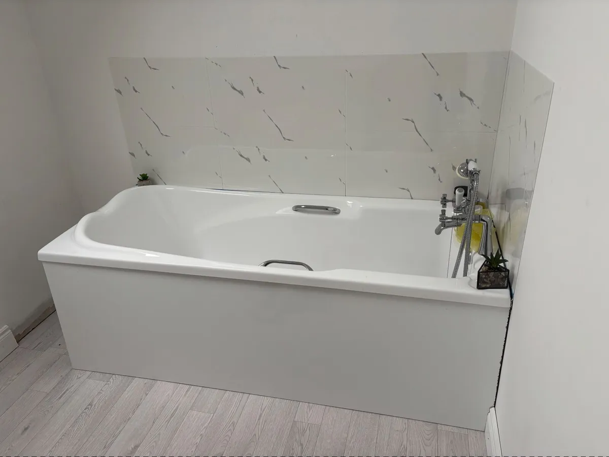 English Balmoral bathroom suite - Image 2