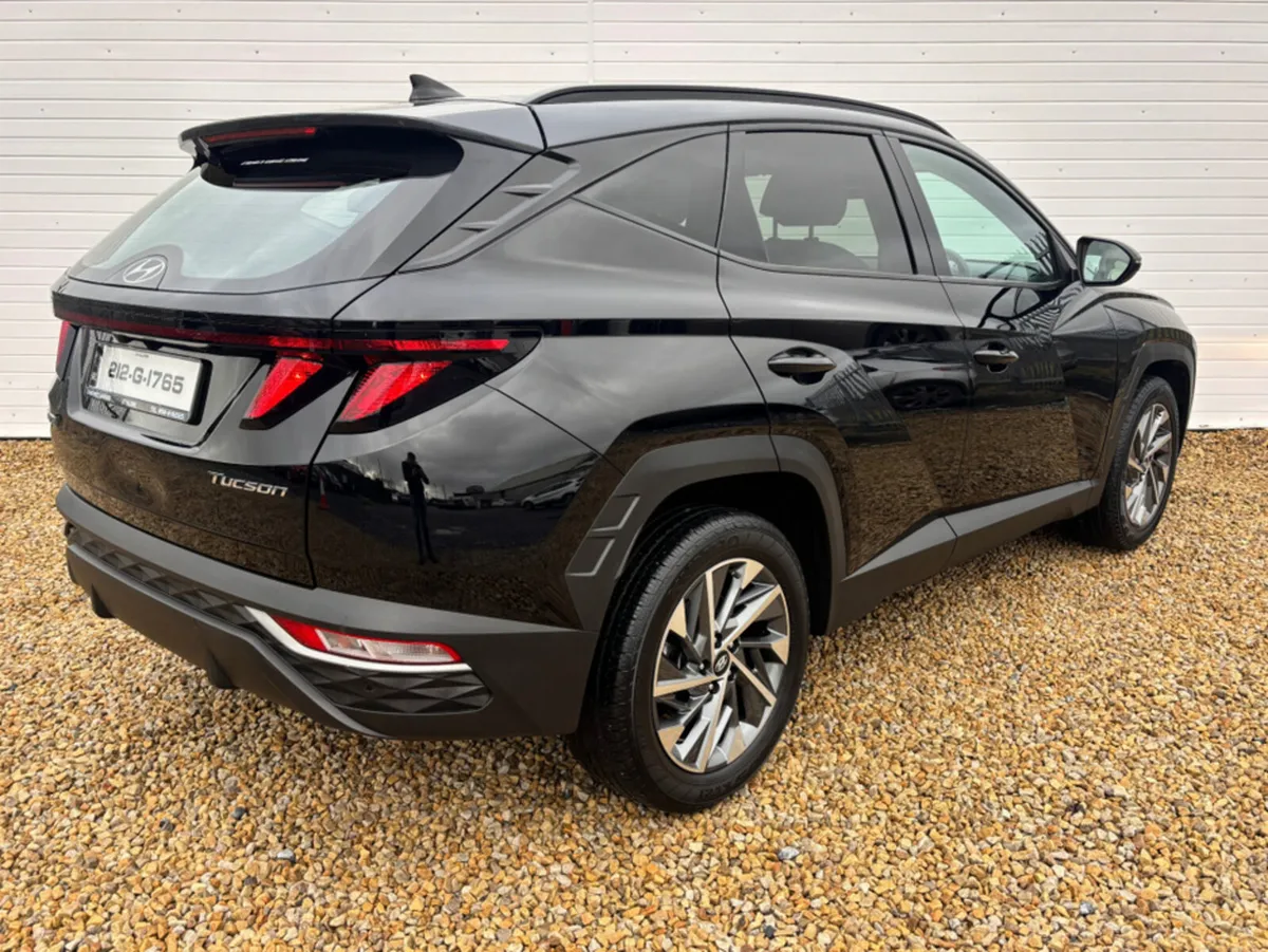 Hyundai Tucson IX35 EXECUTIVE TWO TONE ROOF 5DR - Image 2