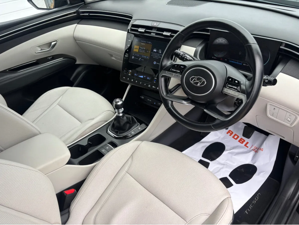 Hyundai Tucson IX35 EXECUTIVE TWO TONE ROOF 5DR - Image 3