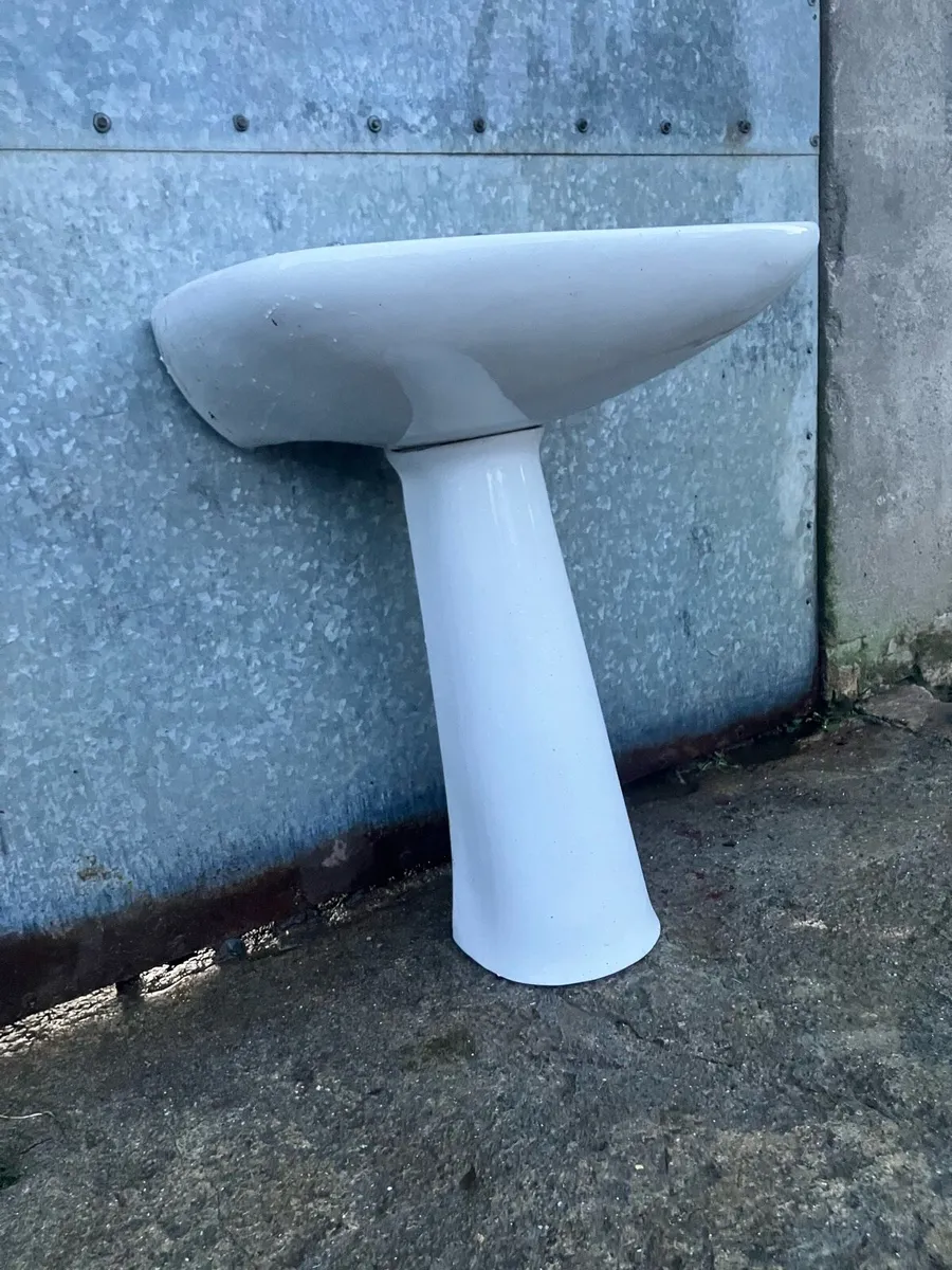 Sink on pedestal - Image 1