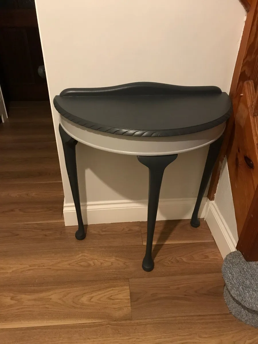 Half moon hall table. - Image 1